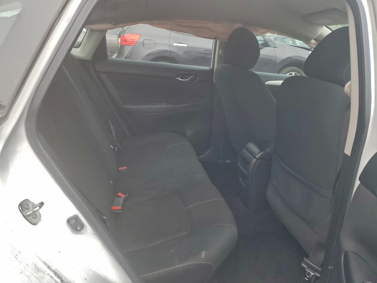 Nissan Sentra S Image 5