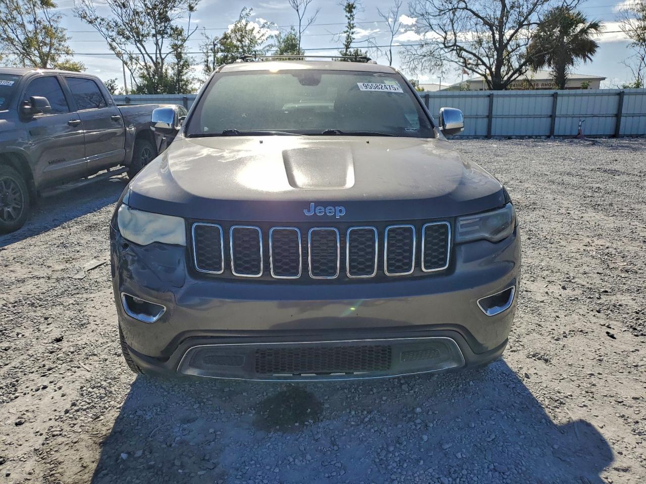Jeep Grand Cherokee Limited Image 8