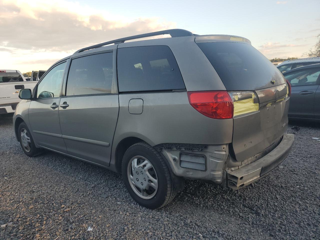 Toyota Sienna Ce Image 6