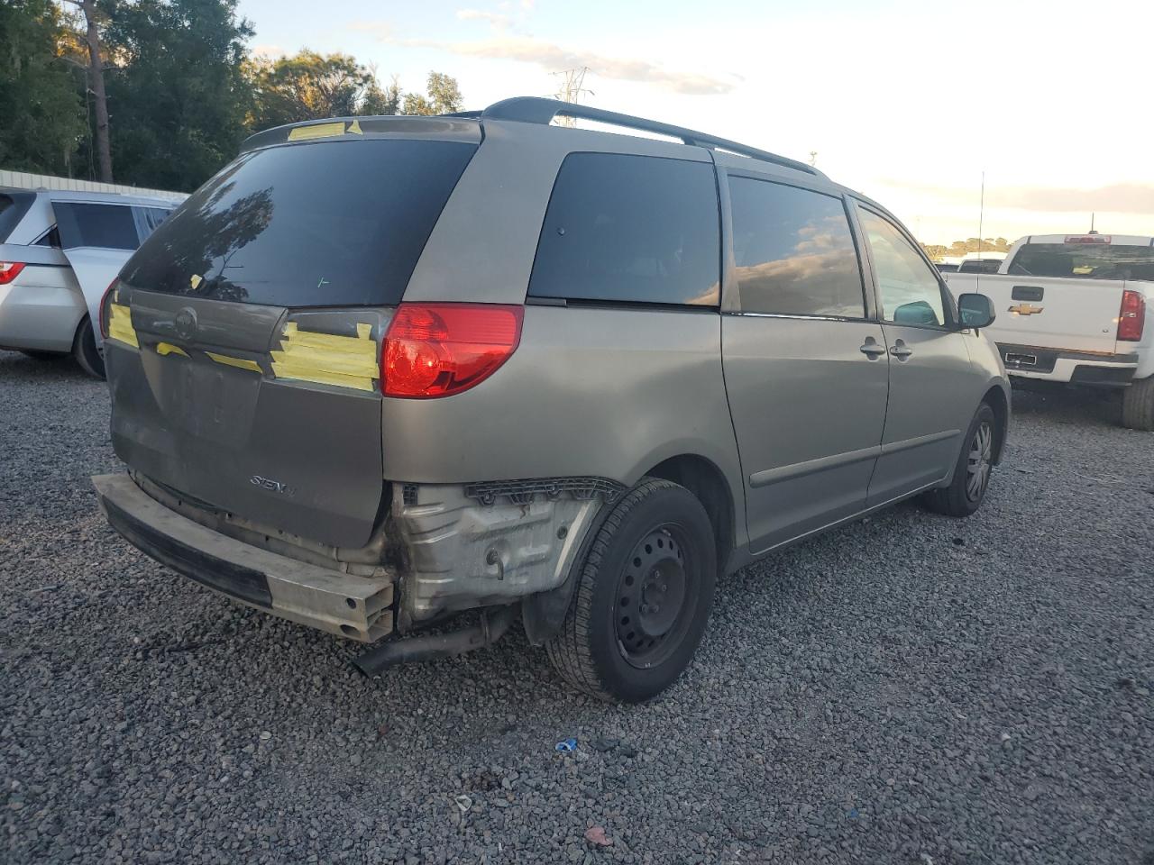 Toyota Sienna Ce Image 9