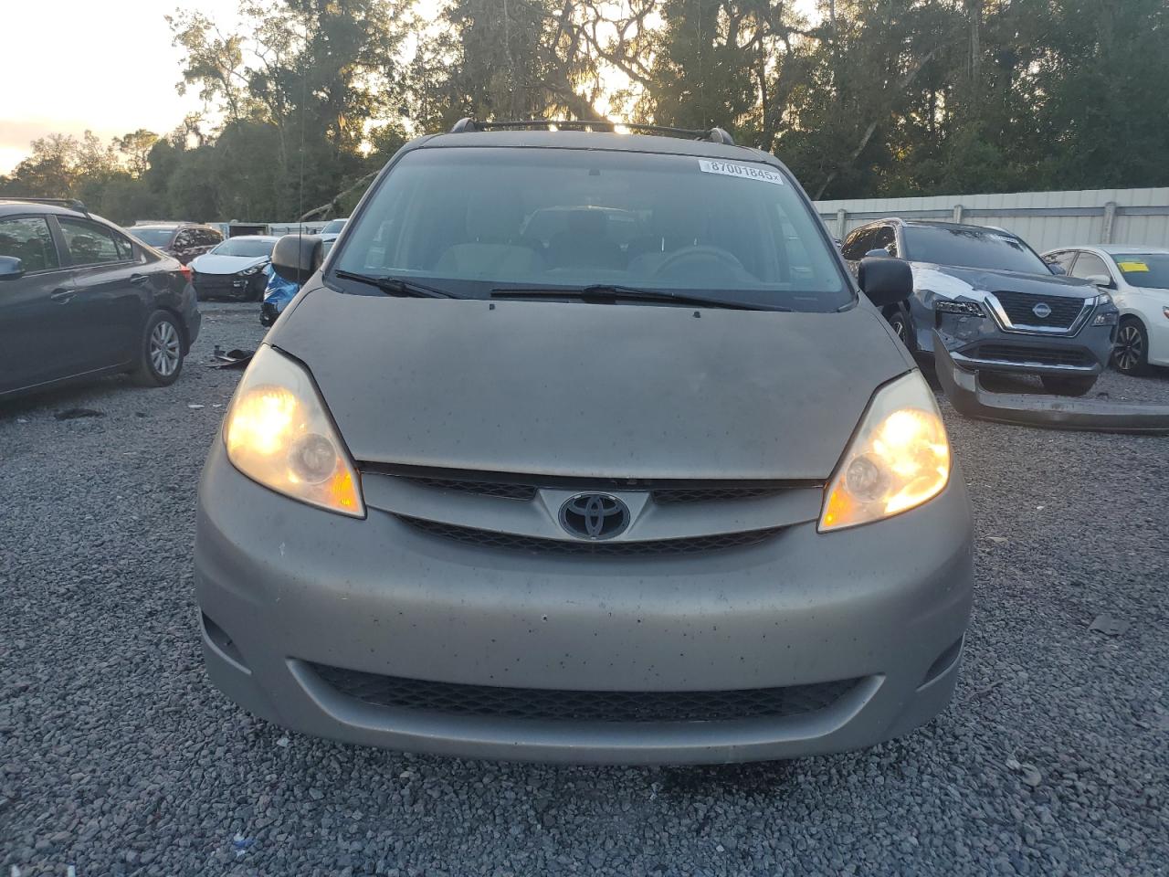 Toyota Sienna Ce Image 3
