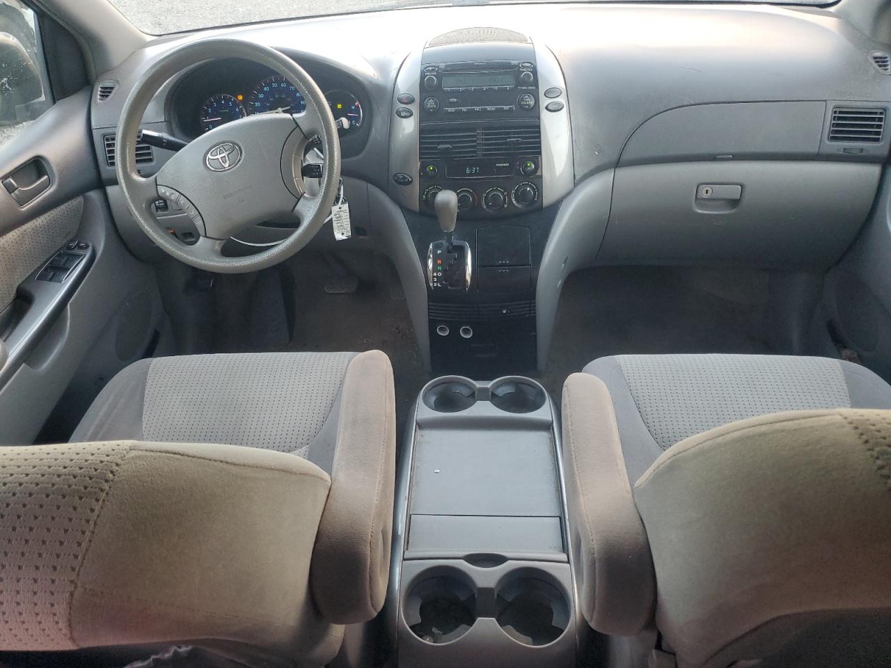 Toyota Sienna Ce Image 5