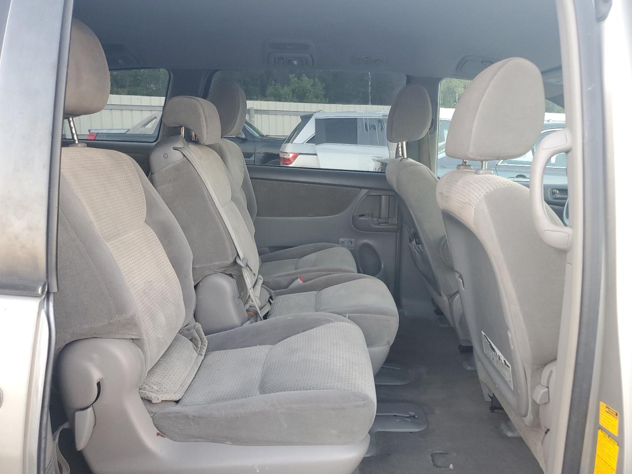 Toyota Sienna Ce Image 13