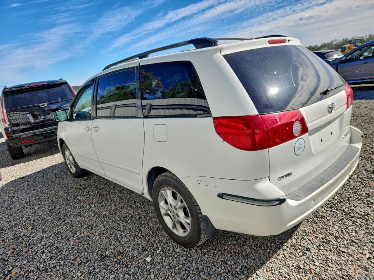 Toyota Sienna Le Image 13