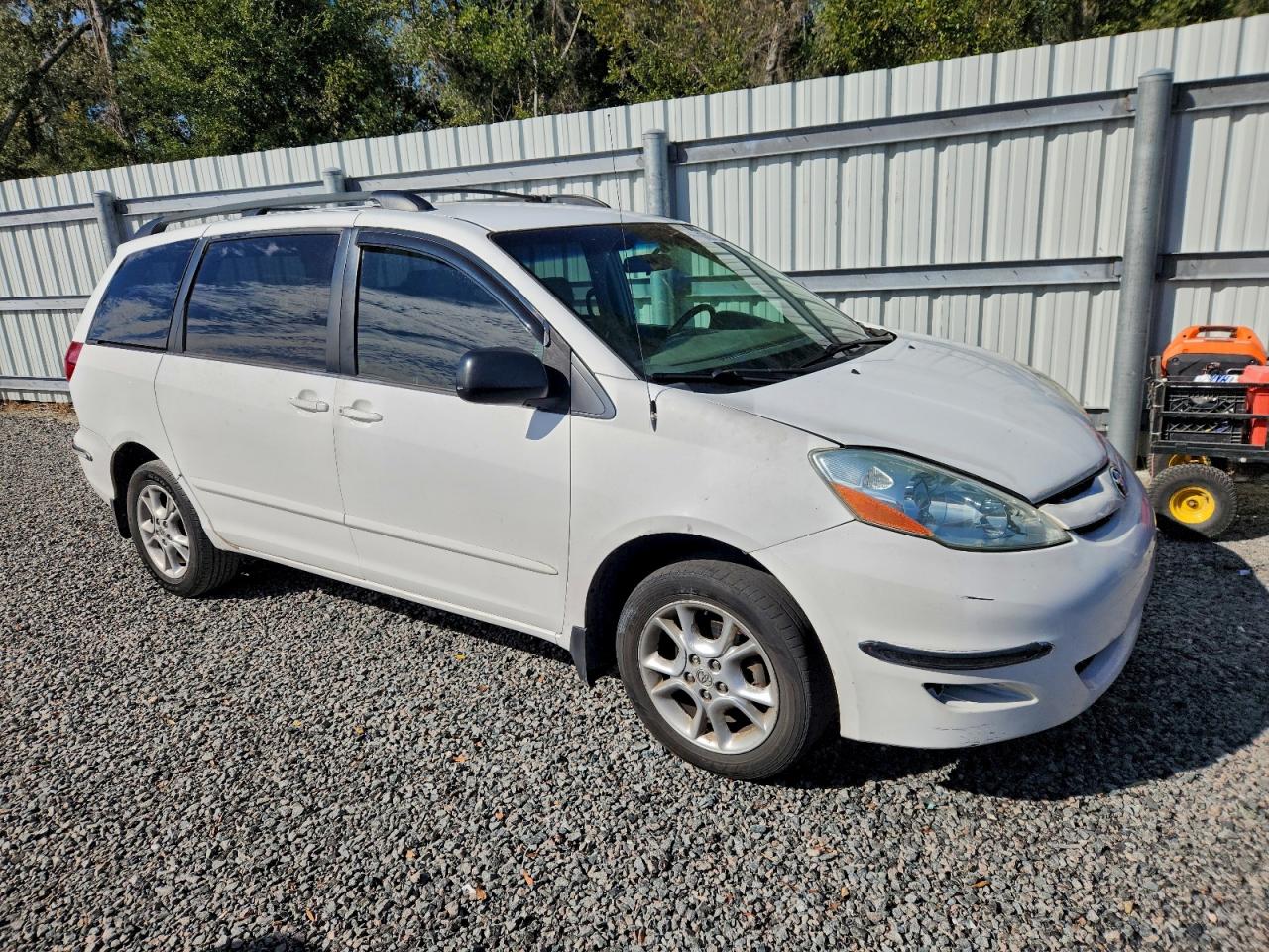 Toyota Sienna Le Image 6