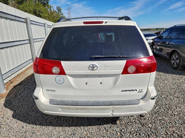 Toyota Sienna Le Image 3