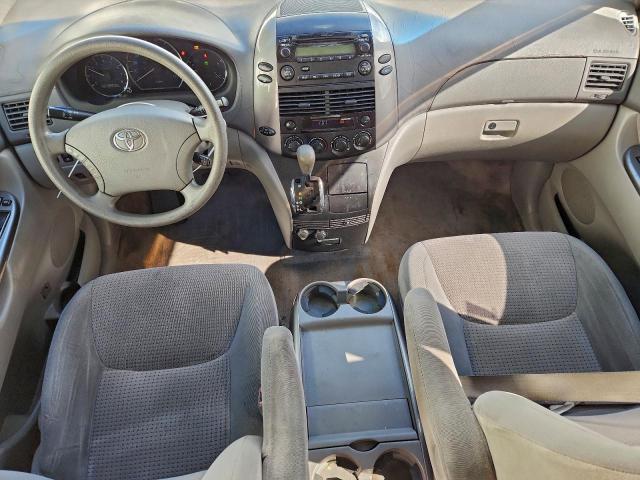 Toyota Sienna Le Image 11
