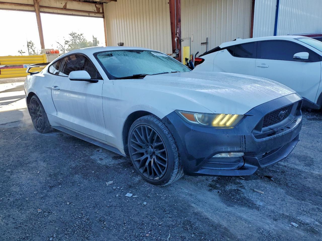 Ford Mustang Image 2