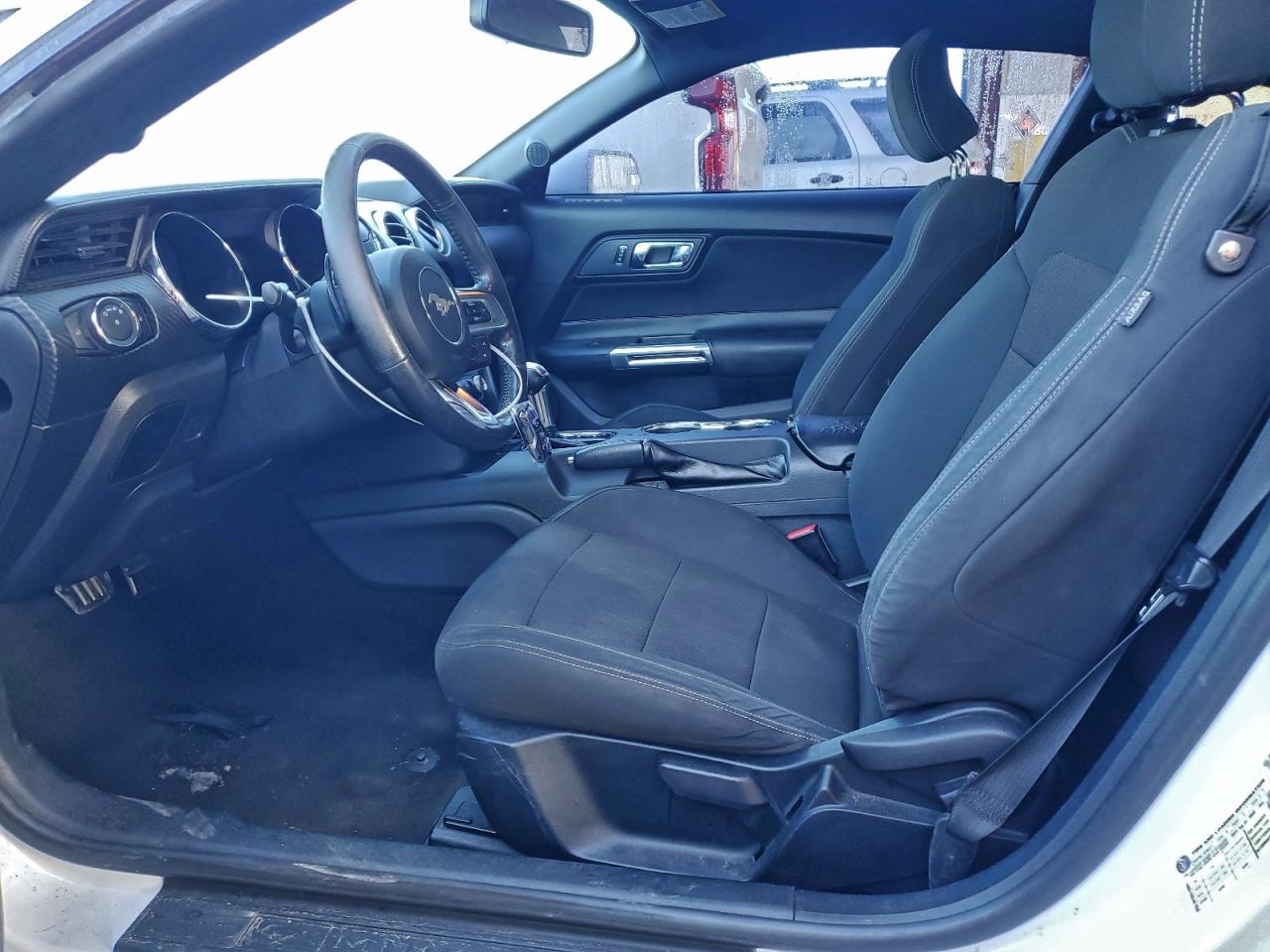 Ford Mustang Image 8