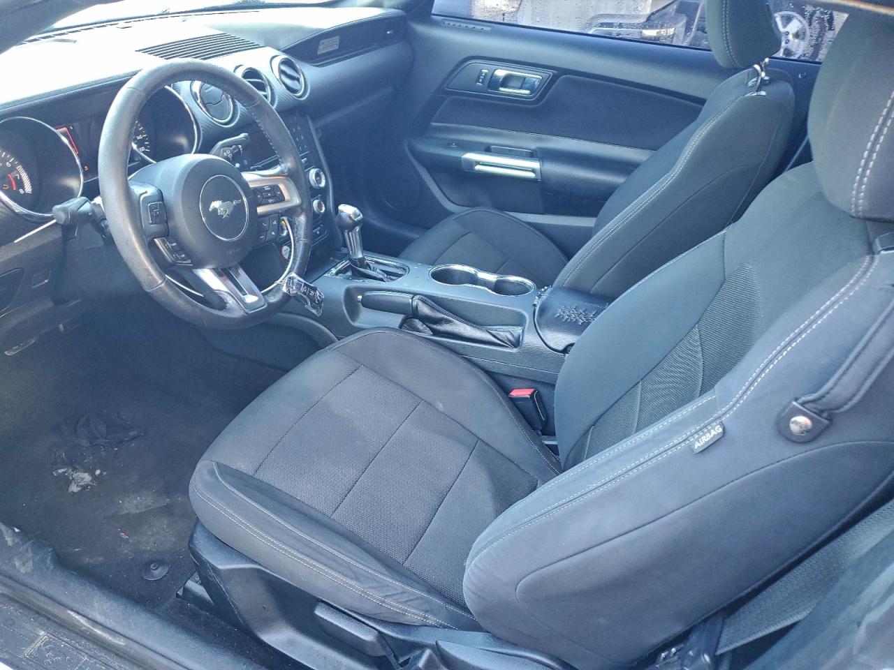 Ford Mustang Image 6