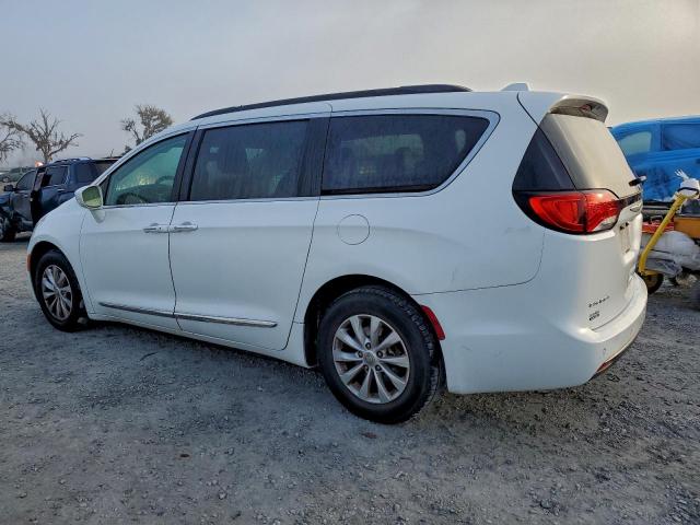 Chrysler Pacifica Touring L Image 3