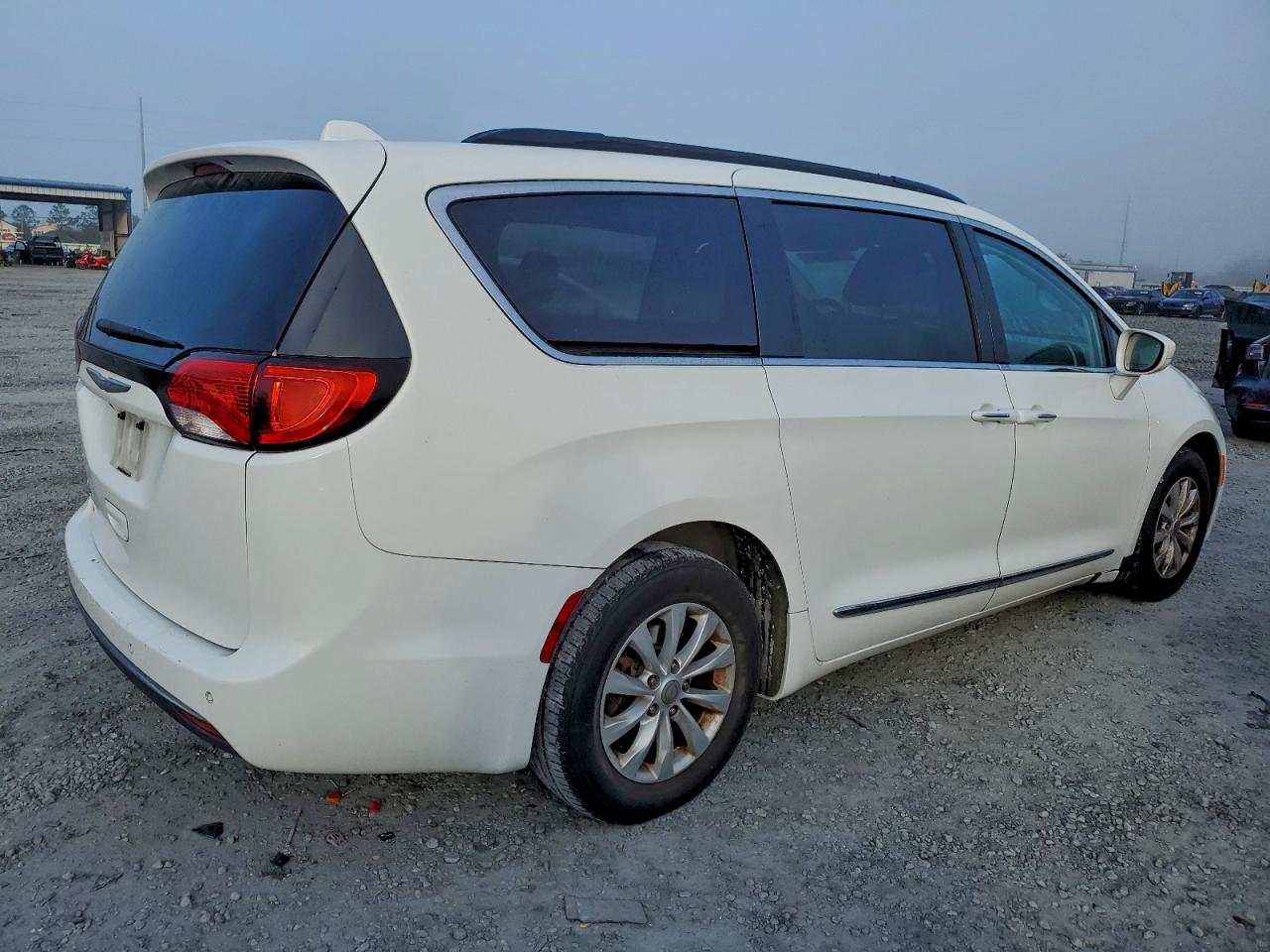 Chrysler Pacifica Touring L Image 5
