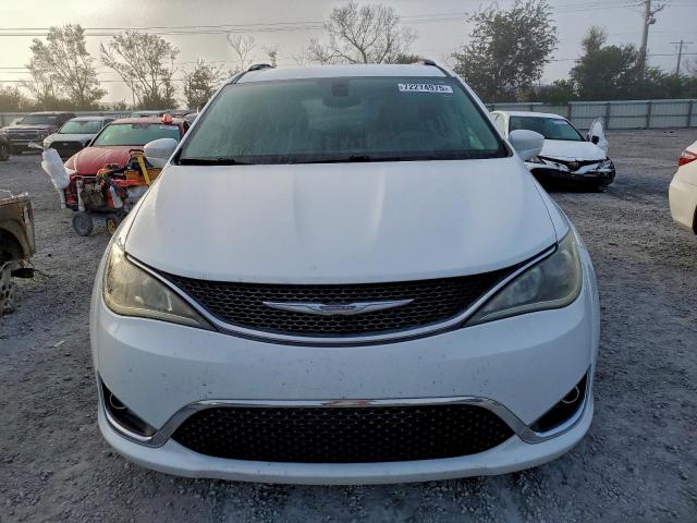 Chrysler Pacifica Touring L Image 4