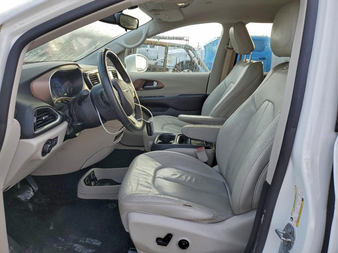 Chrysler Pacifica Touring L Image 6