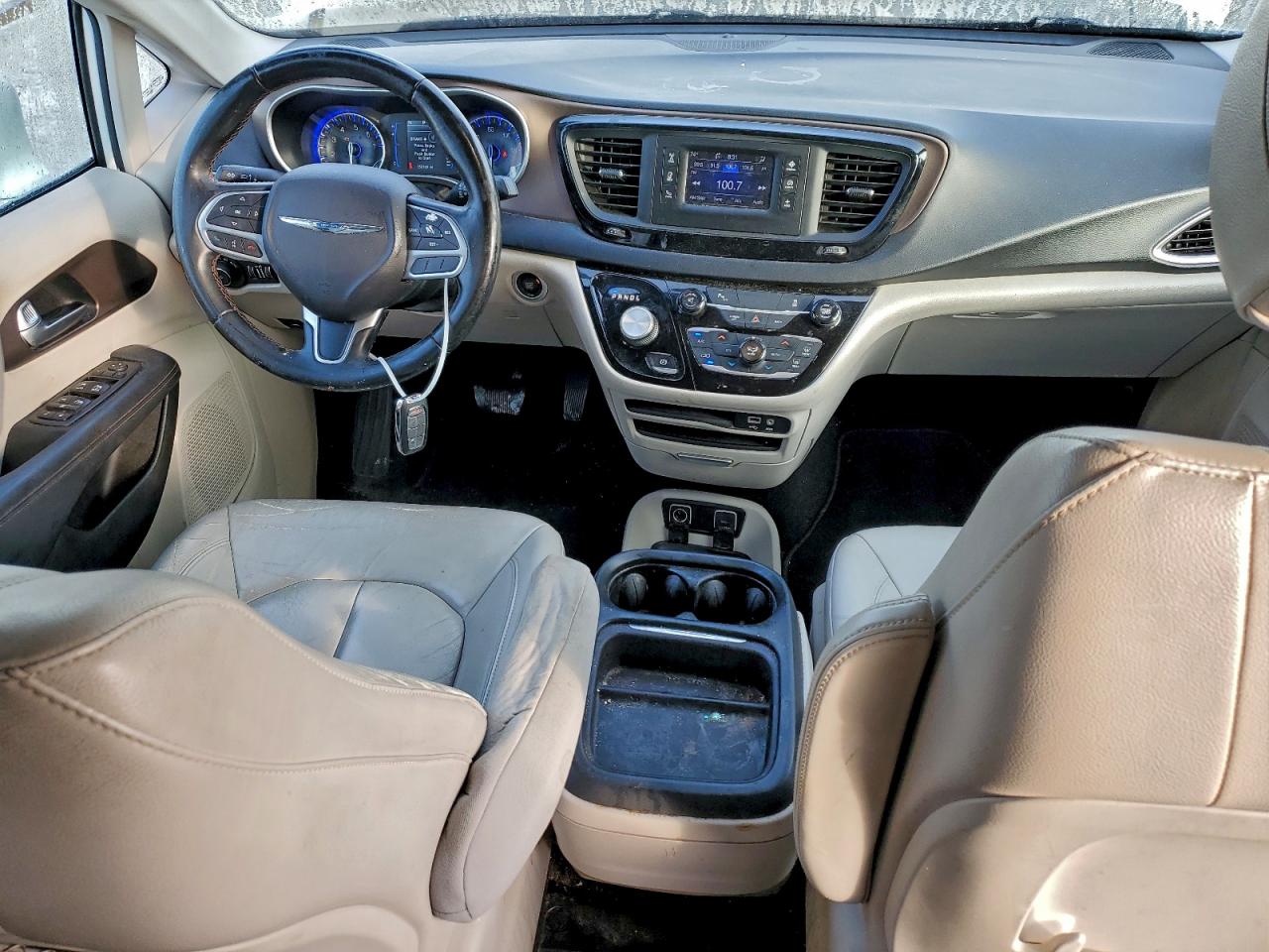 Chrysler Pacifica Touring L Image 7
