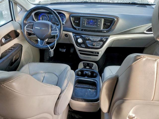 Chrysler Pacifica Touring L Image 7