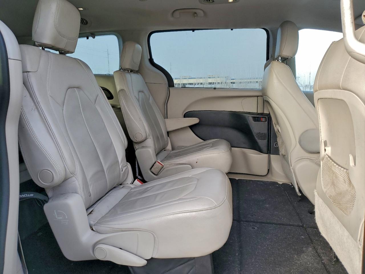 Chrysler Pacifica Touring L Image 13