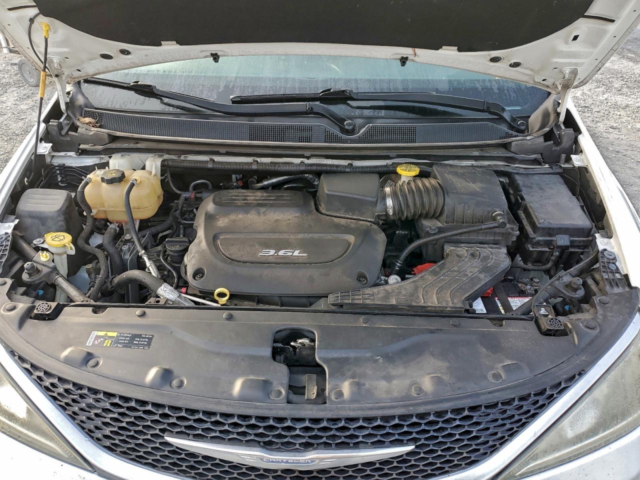 Chrysler Pacifica Touring L Image 8