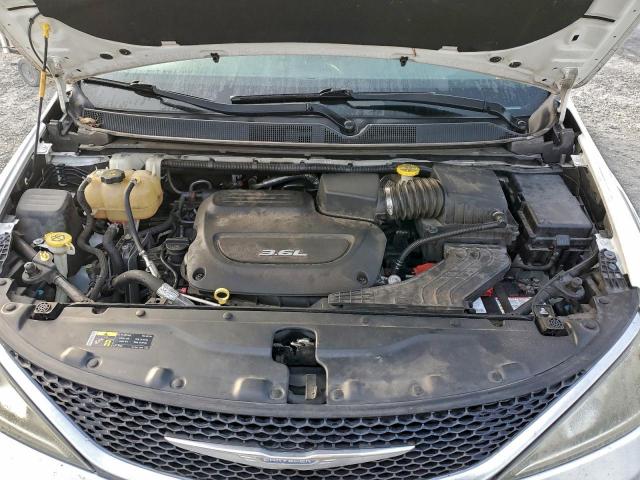 Chrysler Pacifica Touring L Image 8