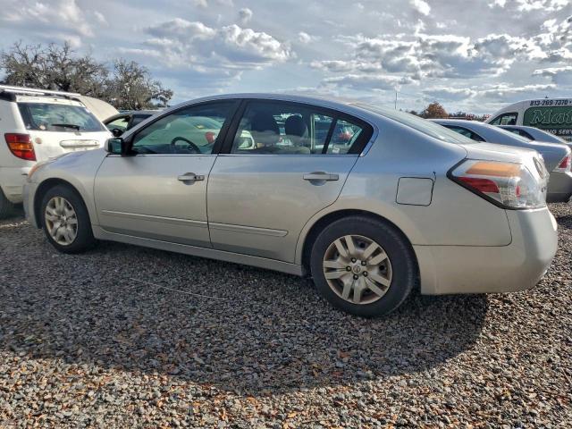 Nissan Altima Base Image 12