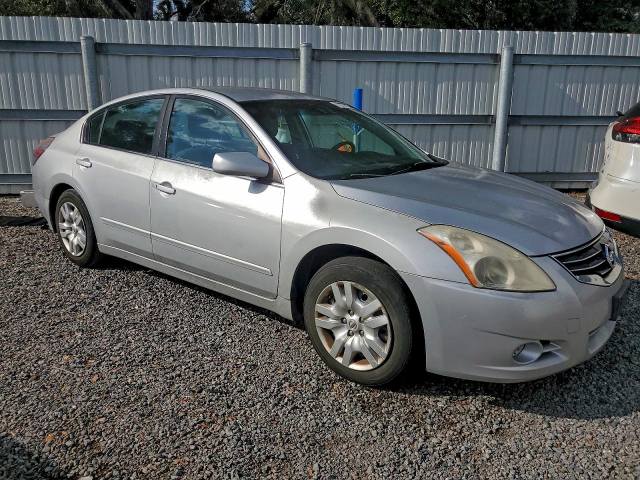 Nissan Altima Base Image 3