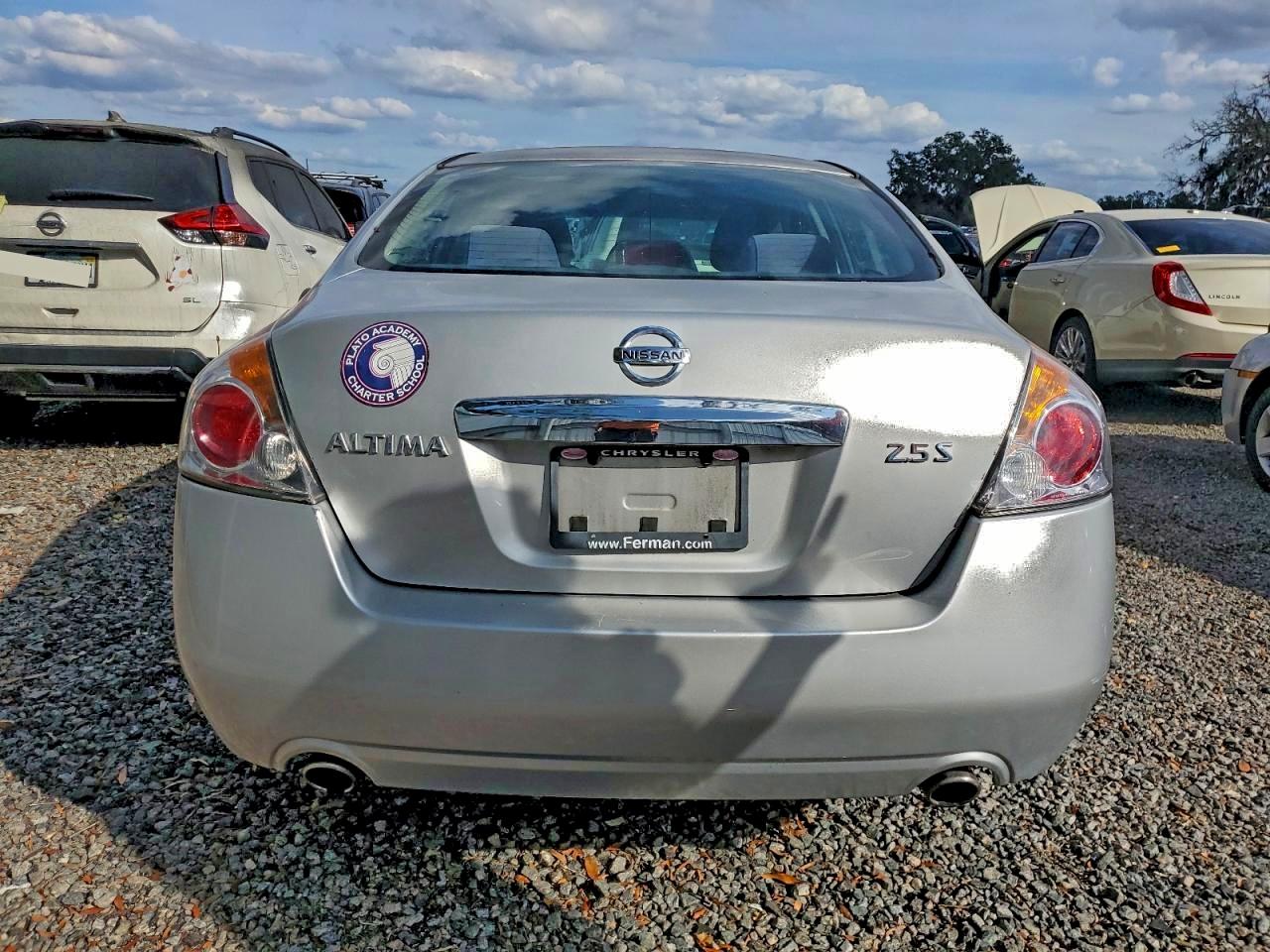 Nissan Altima Base Image 11