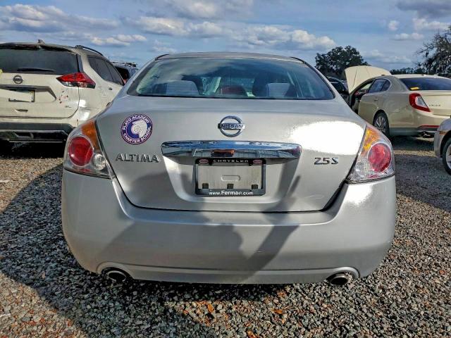Nissan Altima Base Image 11