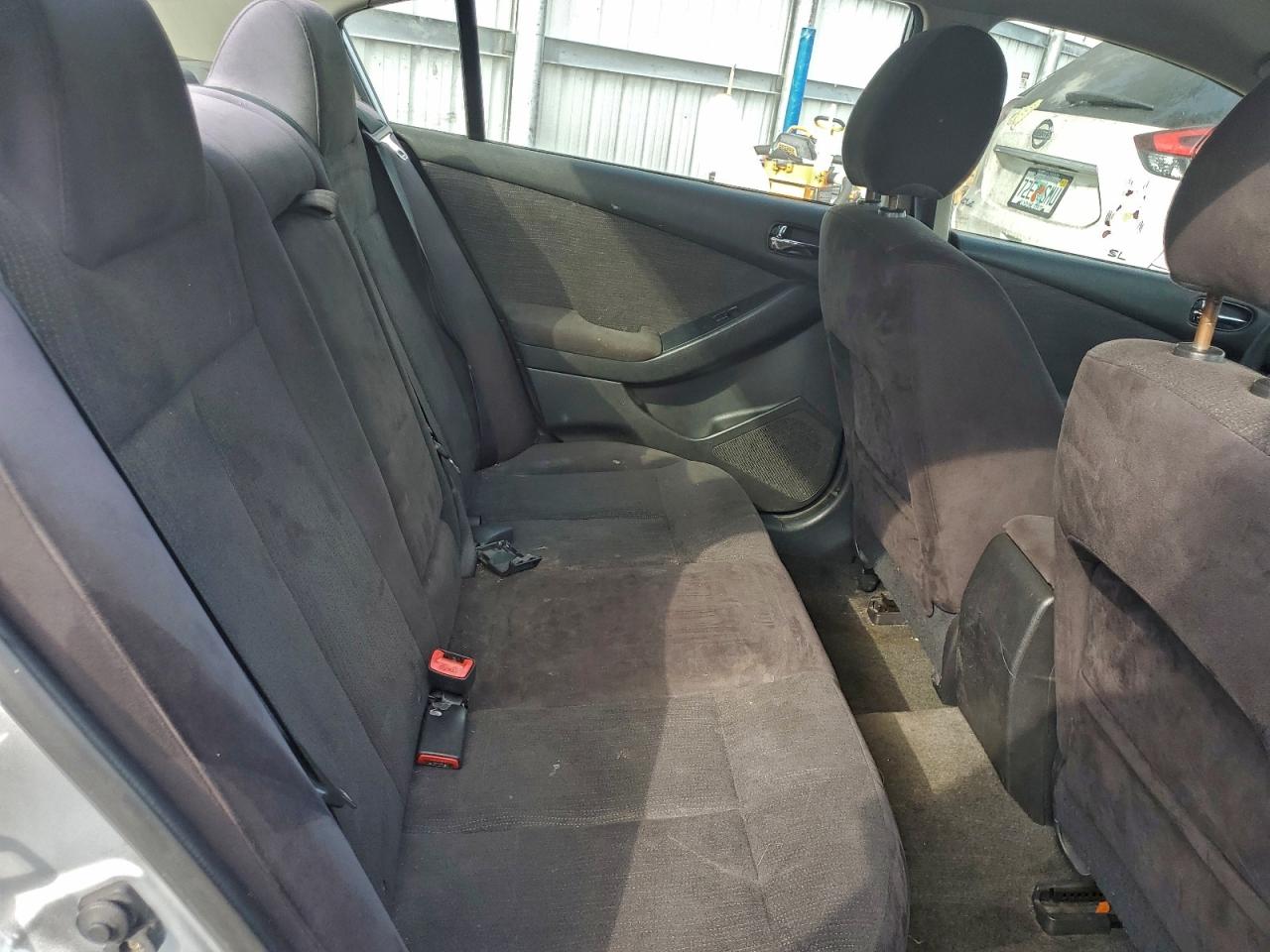 Nissan Altima Base Image 4