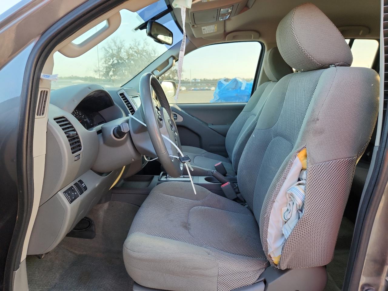 Nissan Frontier S Image 3