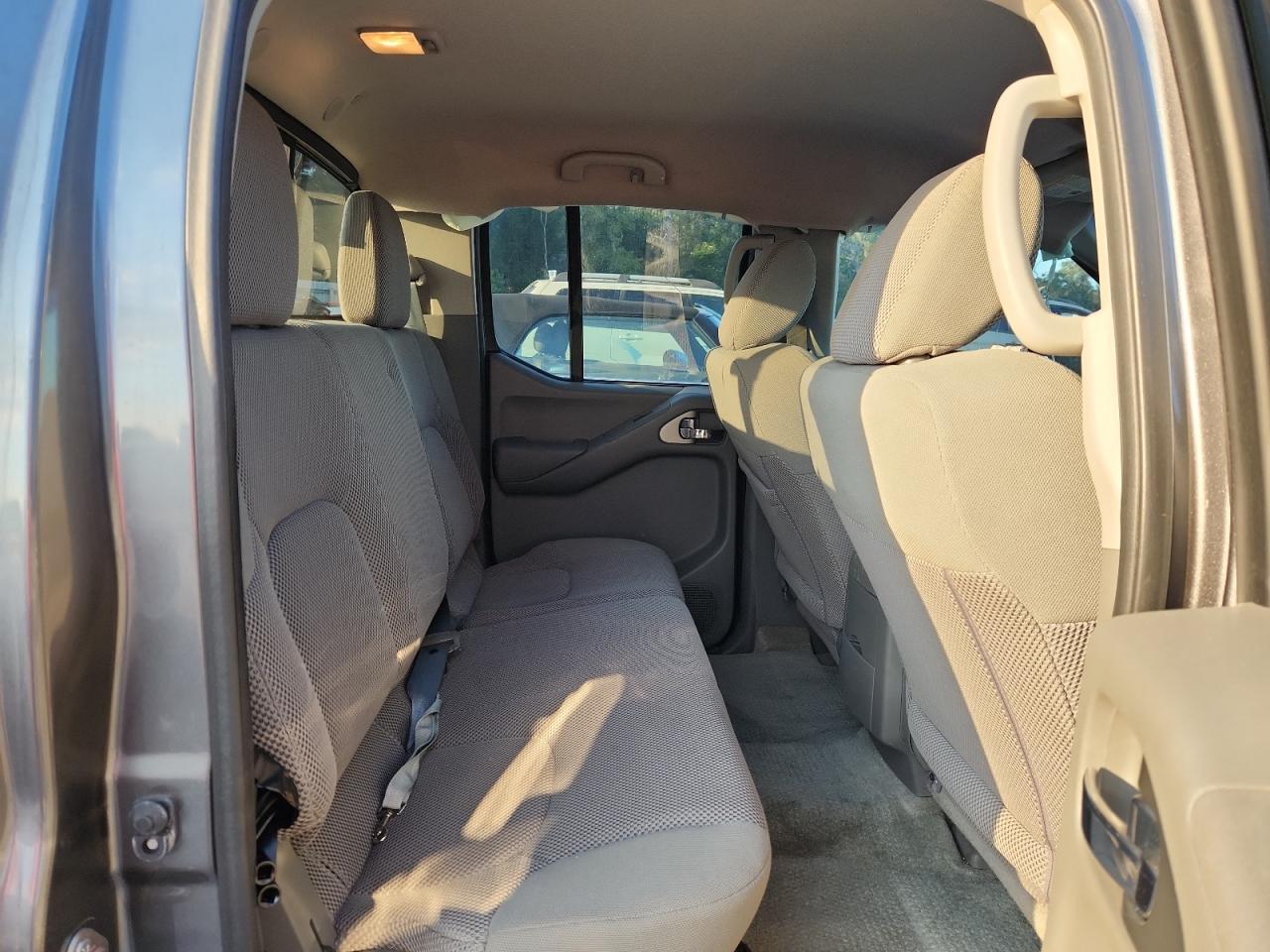 Nissan Frontier S Image 7