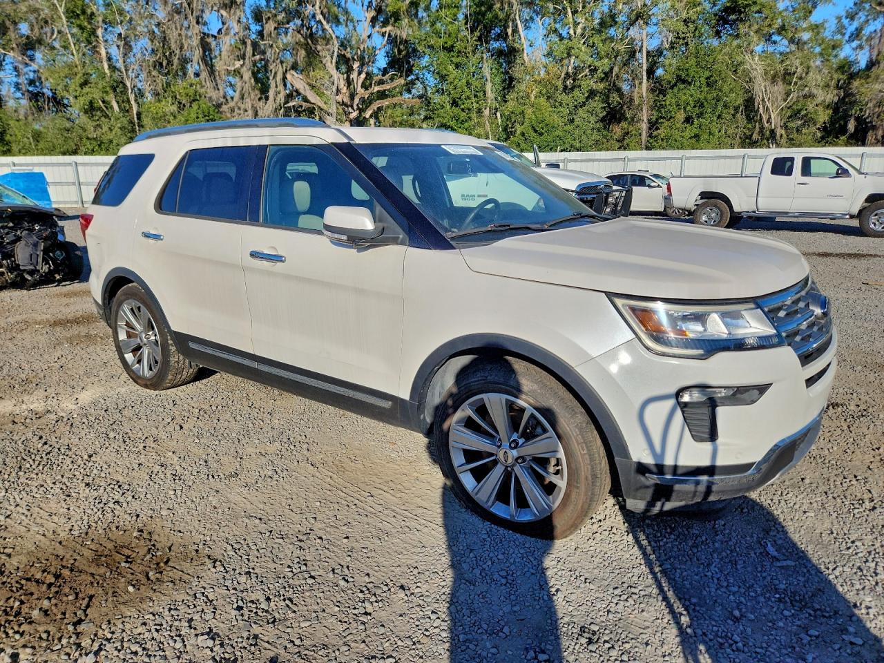 Ford Explorer Limited Image 3