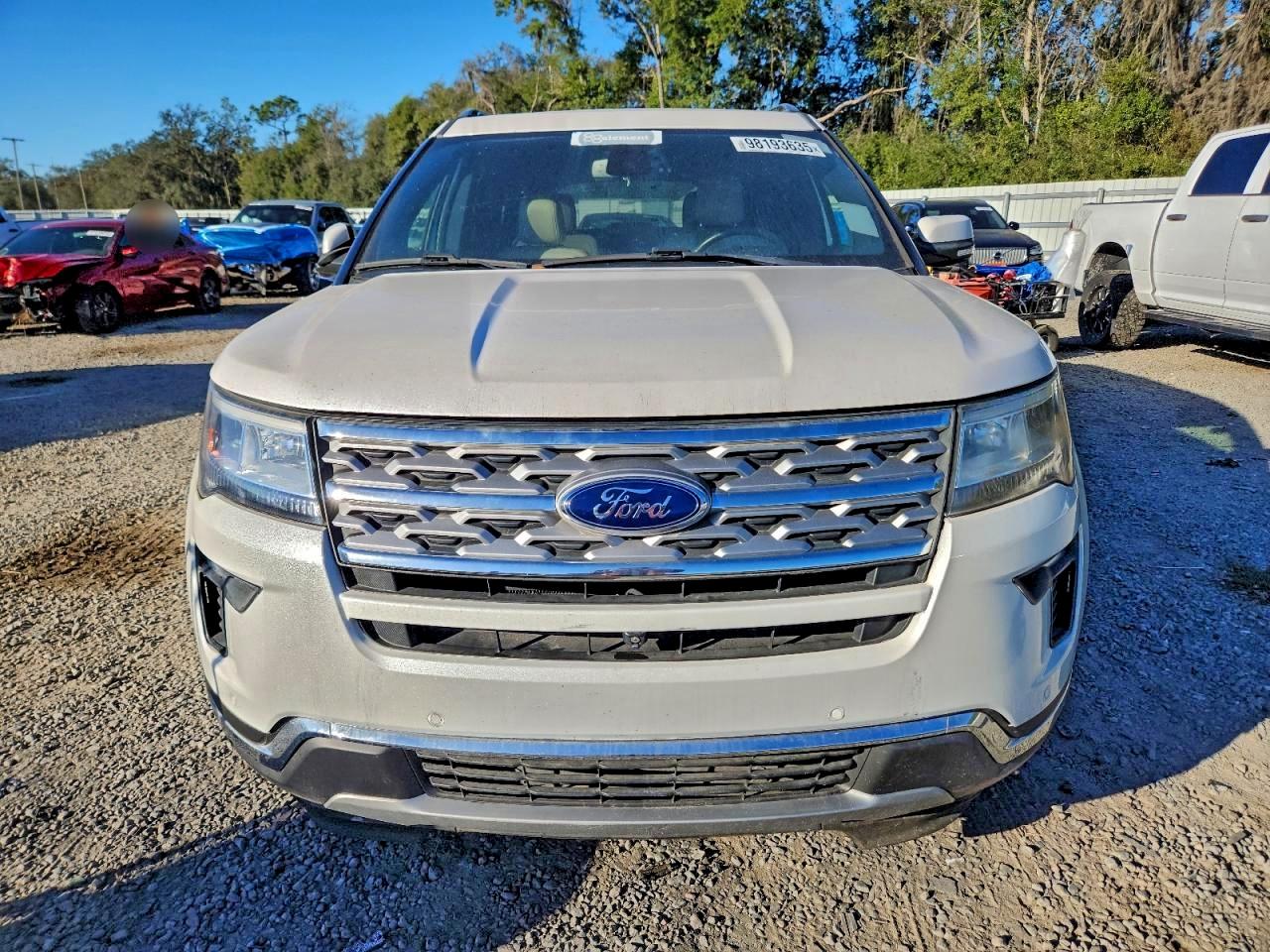 Ford Explorer Limited Image 7