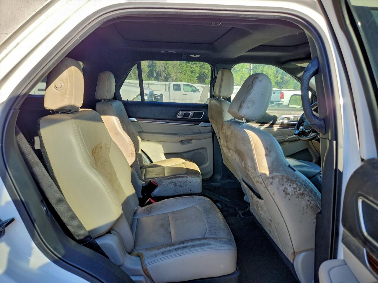 Ford Explorer Limited Image 10