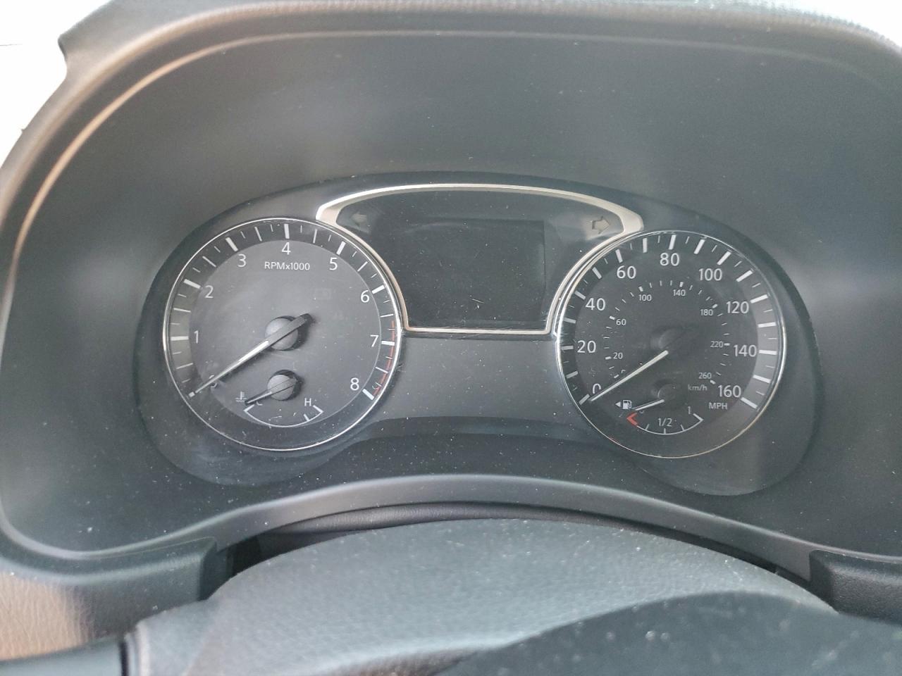 Nissan Pathfinder S Image 4