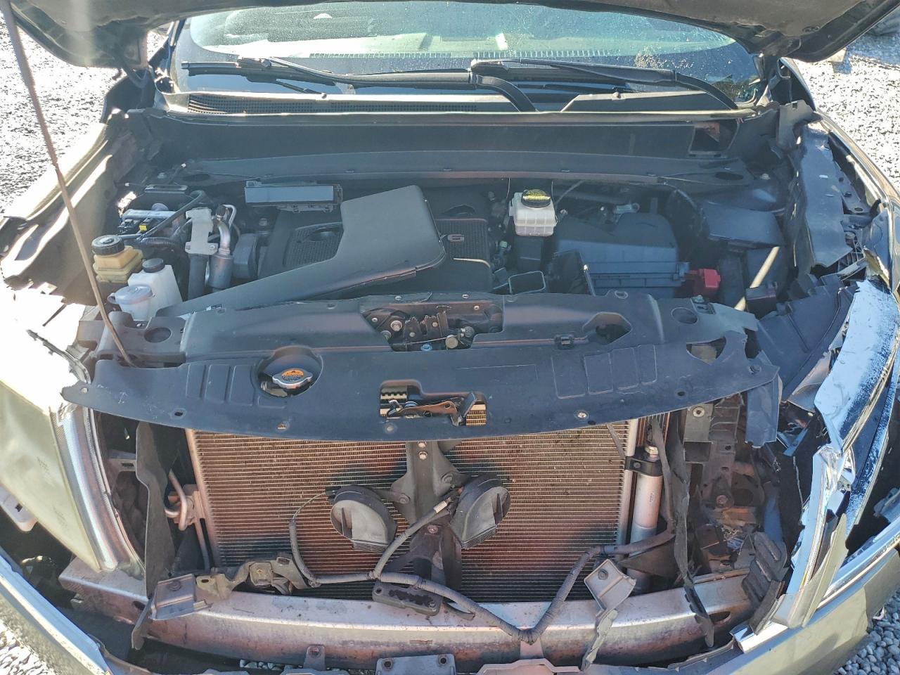 Nissan Pathfinder S Image 8