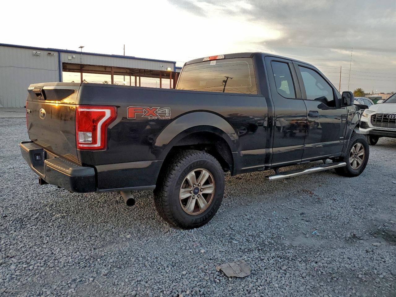 Ford F-150 Super Cab Image 2