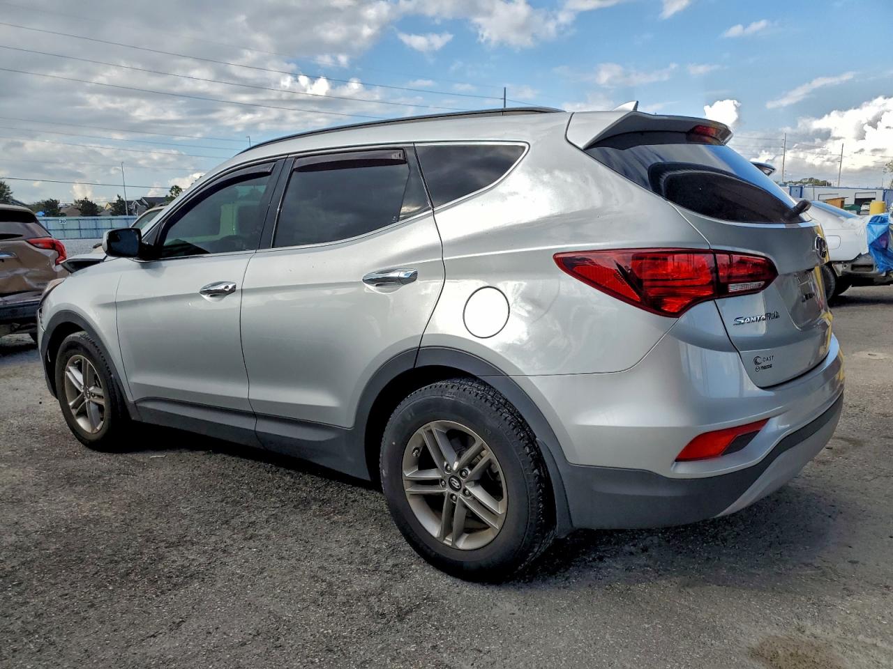Hyundai SANTA FE Image 2