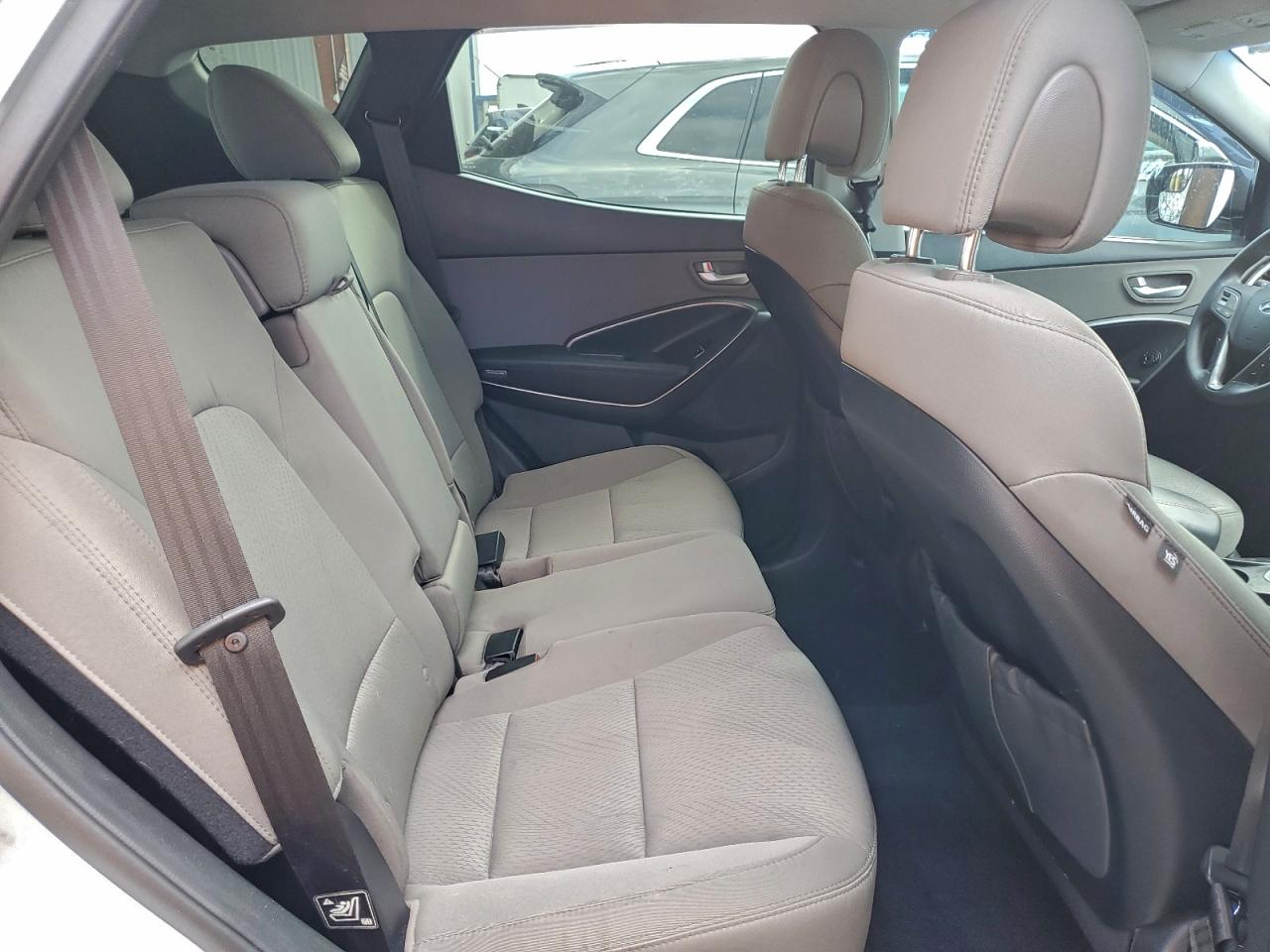 Hyundai SANTA FE Image 10