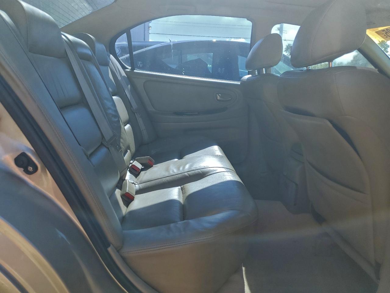 Nissan Maxima Gle Image 9